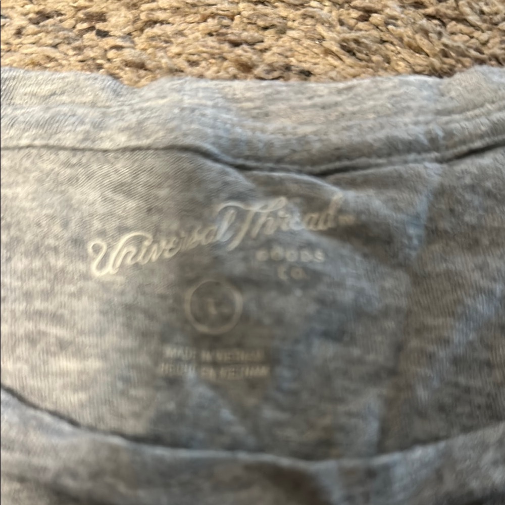 Universal Thread Gray Love Graphic Tee - Picture 3 of 3